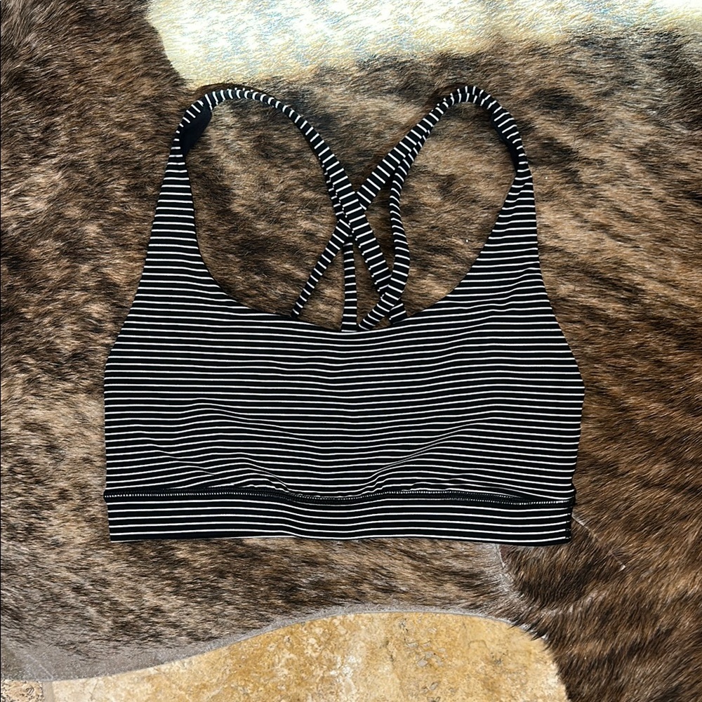 Lululemon size 4 energy bra